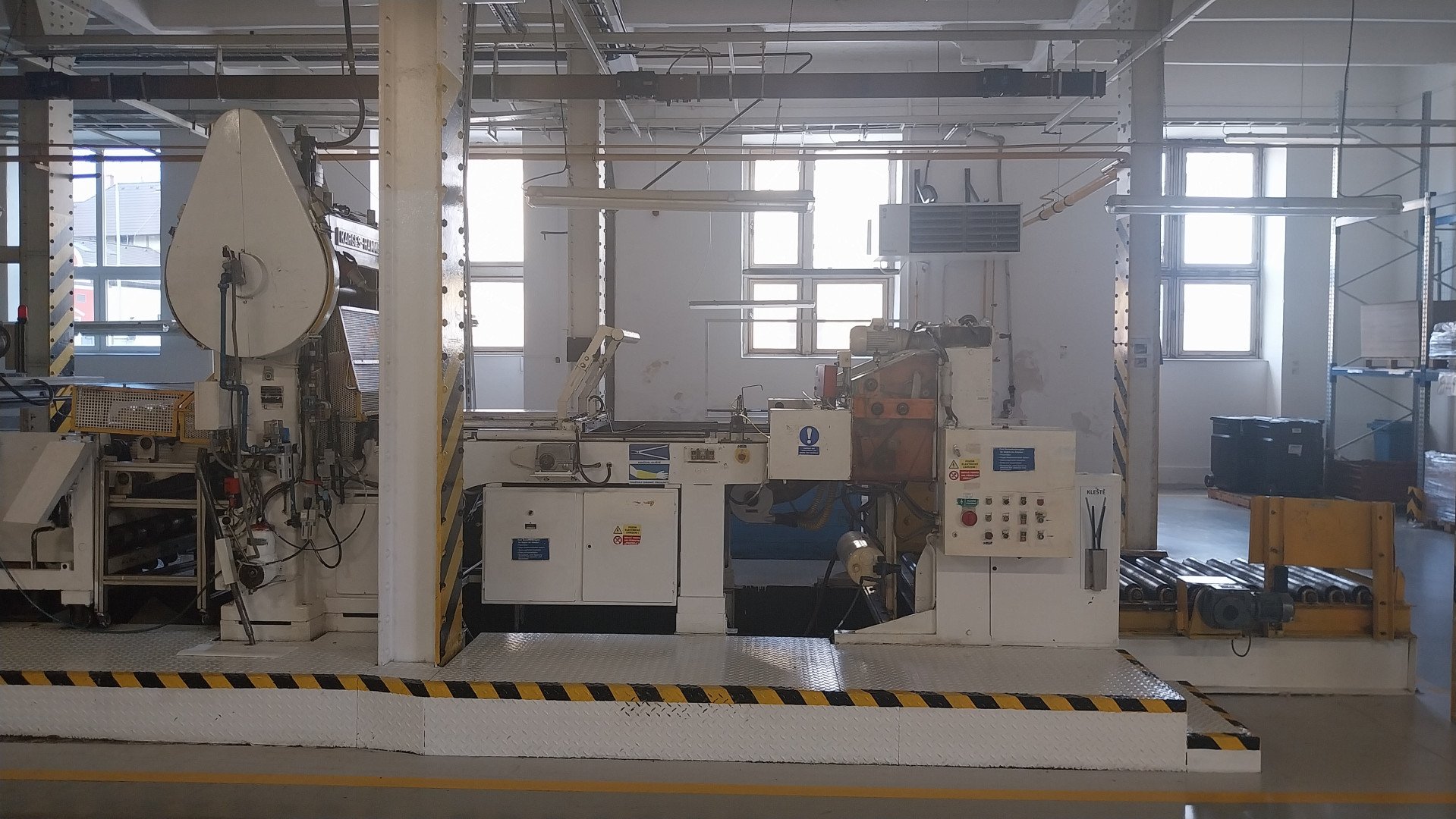 feeder and scroll shear